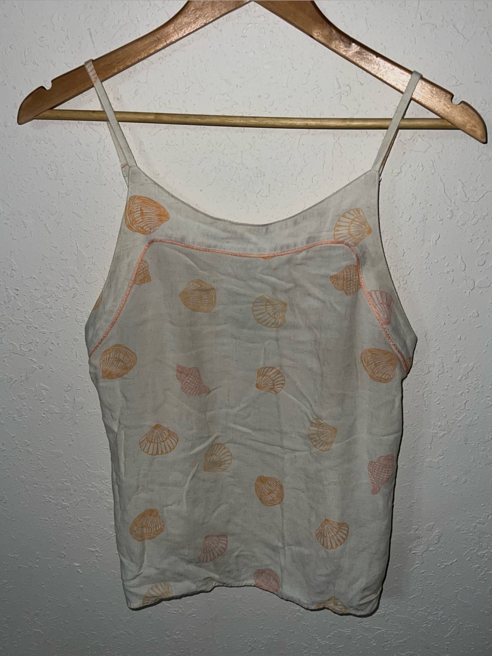 Como Sleep Cream colored orange and pink Seashell Print Tank Top Size Medium.